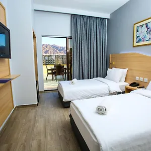 Golden Tulip מלון